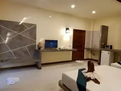 Lanta Pearl Beach Resort - 58
