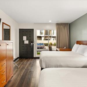Vagabond Inn - 44