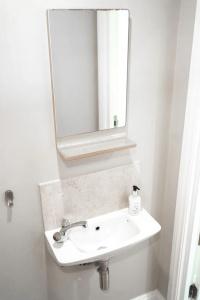 Innit Rooms - Saltwater Guest House - 60