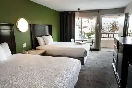 Vagabond Inn - 6