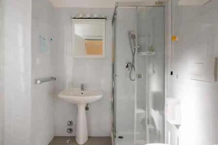 Tomato Backpackers - 93