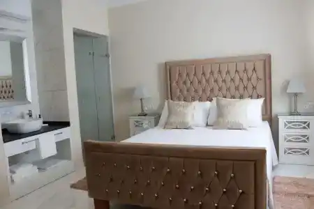 100 Boutique Living - 3