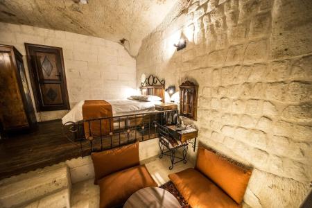 Harkasos Cave - 17