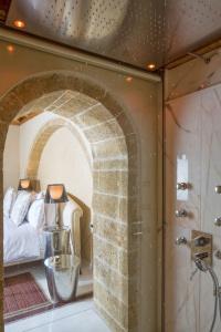 Moni Emvasis Luxury Suites - 70