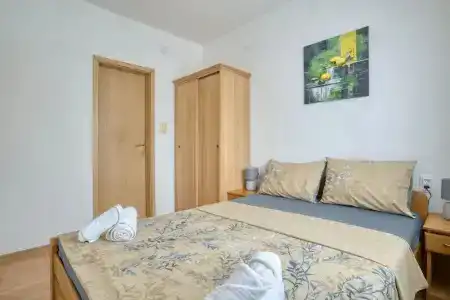 Elena - 218