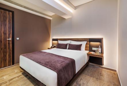 ad Imperial Plus Thessaloniki - 1