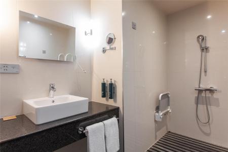 DoubleTree by Hilton Bratislava - 35