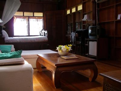 Ruen Thai Rim Haad - 1