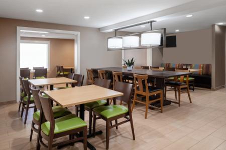 Fairfield Inn West - 27