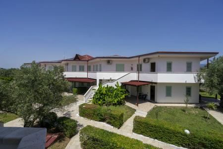 Borgo Degli Ulivi Natural Resort - 9