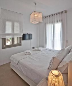 White Tinos Luxury Suites - 38