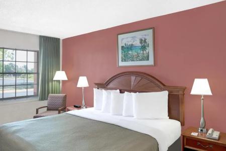 Howard Johnson By Wyndham Ft. Myers Fl - 13
