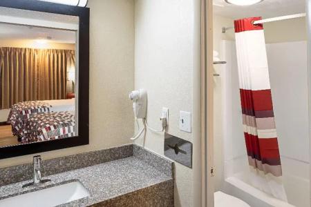 Red Roof Inn Indianapolis East - 27