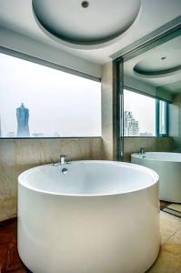 Hangzhou Tower - 87