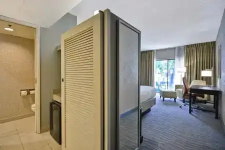 DoubleTree by Hilton Phoenix North - 39