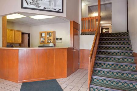 Super 8 by Wyndham NE - 8