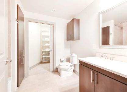 Global Luxury Suites Downtown - 8