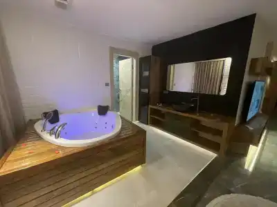 Le Luxe Suites & Spa - 14