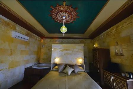 Sunak Cave Boutique - 32