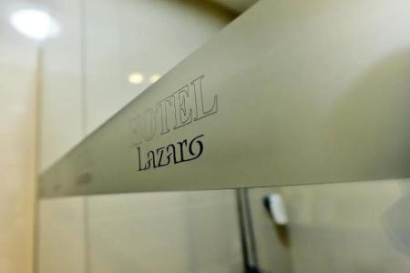 Lazaro - 120