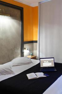 Adonis Marseille Vieux Port – Hôtel du Palais - 21