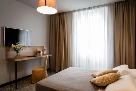 Hnn Luxury Suites - 1