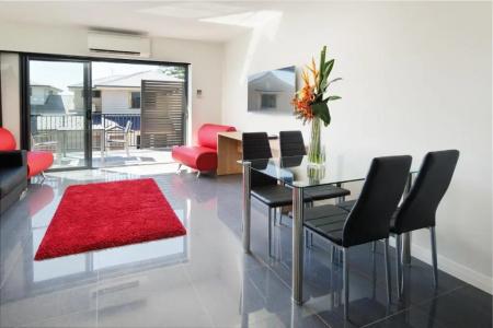 Cardiff Executive - 24