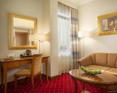 Best Western Premier Astoria - 10