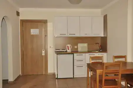Riviera Apart - 24