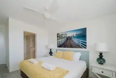 Bay Royal - 100