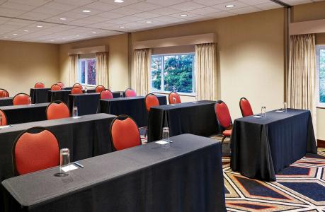 Four Points by Sheraton & Conference Center - 12