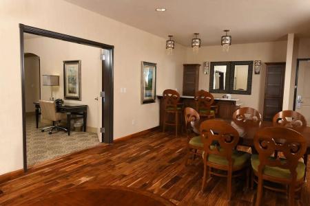 Woolley's Classic Suites Denver Airport - 6
