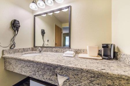 Quality Inn - 26