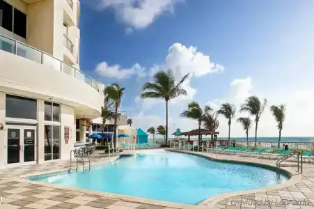 DoubleTree by Hilton Ocean Point - North Miami Beach - 13
