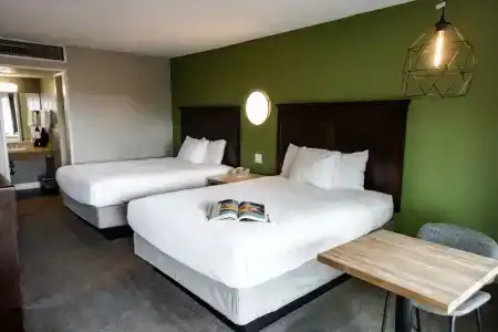 Vagabond Inn - 4