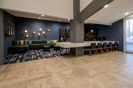 DoubleTree by Hilton - 23