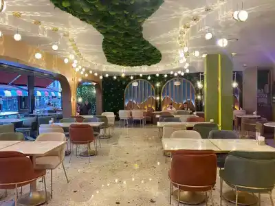 Gloria Suite - 5