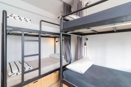 Beige Poshtels + Netflix - 30