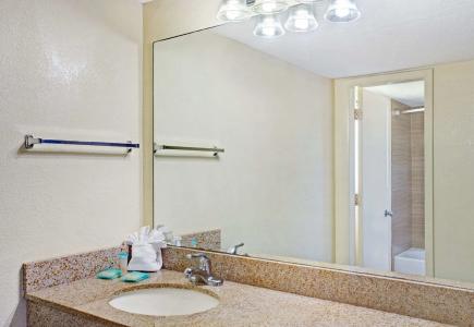 Ocean Breeze Inn - 9