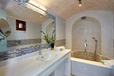 Petit Palace Suites - 8