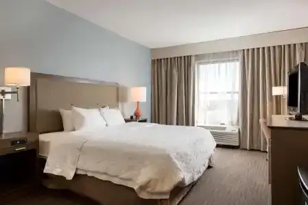 Hampton Inn West - 49