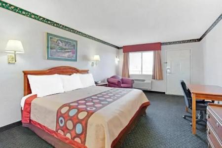 Super 8 by Wyndham Tucson Downtown Convention Center - 16