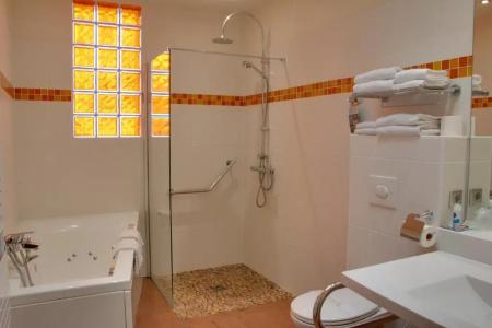 Kyriad Tours Centre - 82