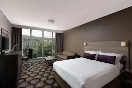 Rydges - 30