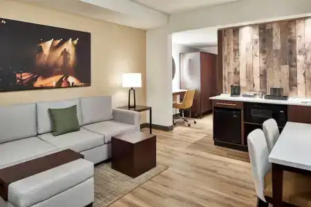 Embassy Suites by Hilton Nashville - 61