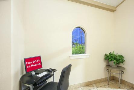Red Roof Inn Dallas/Richardson - 11