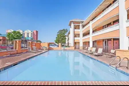 Days Inn By Wyndham Grapevine Dfw Airport North - 2