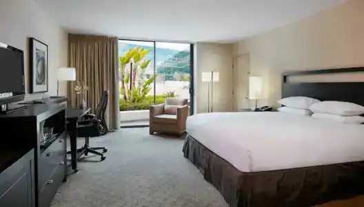 Hilton Anaheim - 4