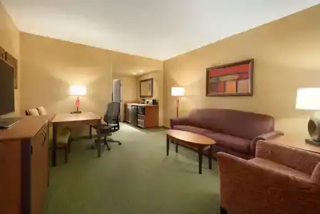 Embassy Suites East and Riverfront Conference Center - 6