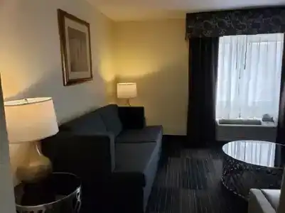 Club Nashville Inn & Suites - 43